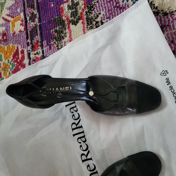 CHANEL CC LOGO FAUXPEARL STRAPS PUMPS - Picture 6 of 9